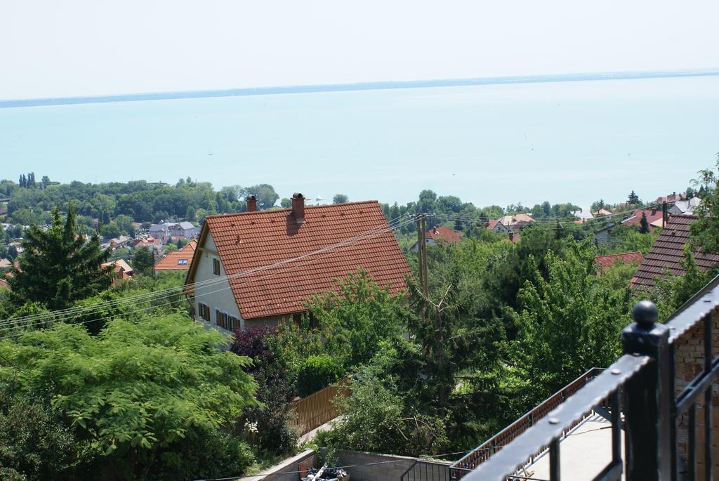 Sargarigo Apartman Haz Hotel Balatonalmádi Esterno foto