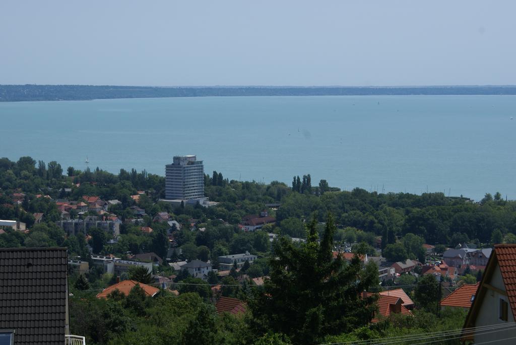 Sargarigo Apartman Haz Hotel Balatonalmádi Esterno foto