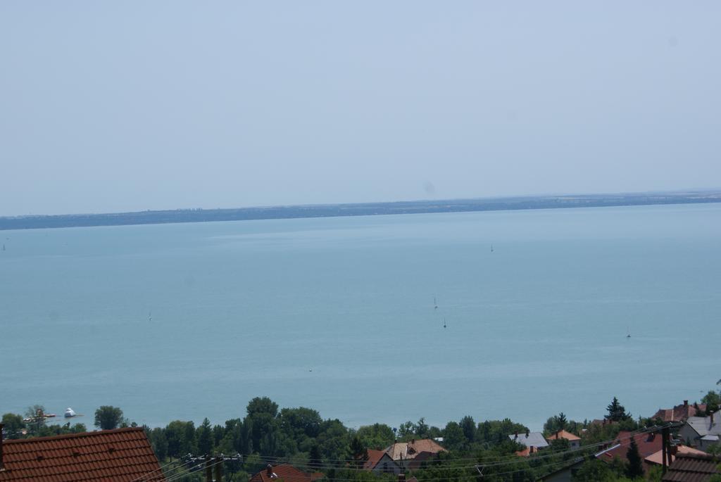 Sargarigo Apartman Haz Hotel Balatonalmádi Esterno foto