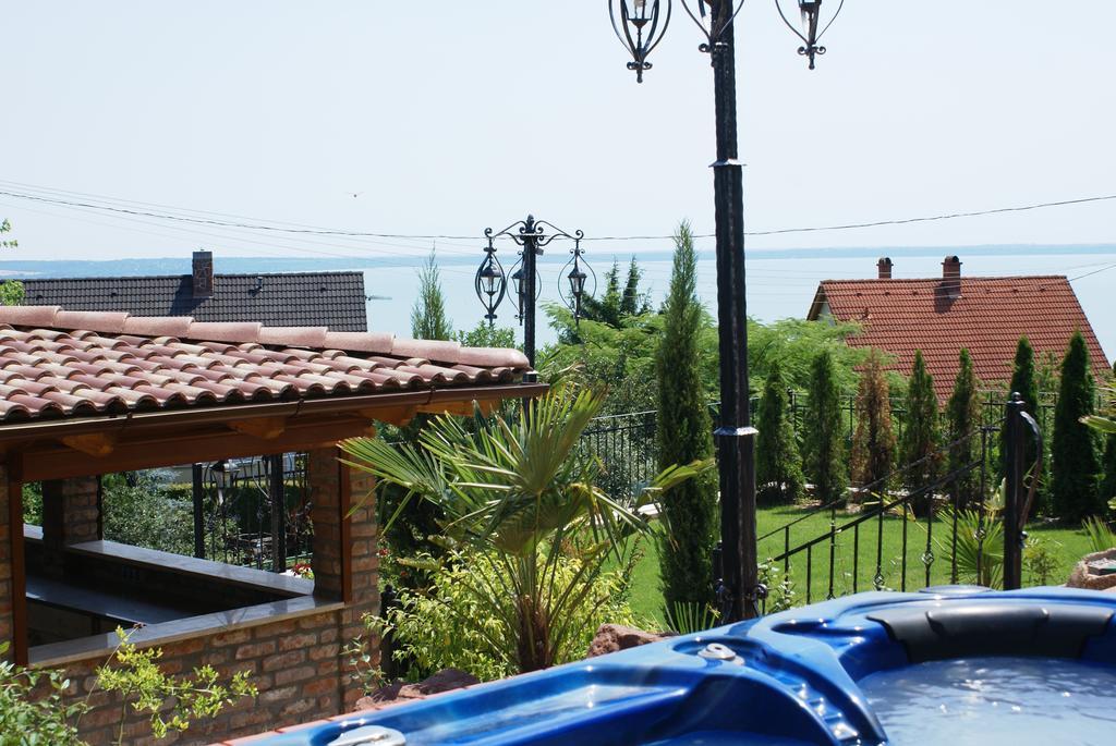 Sargarigo Apartman Haz Hotel Balatonalmádi Esterno foto